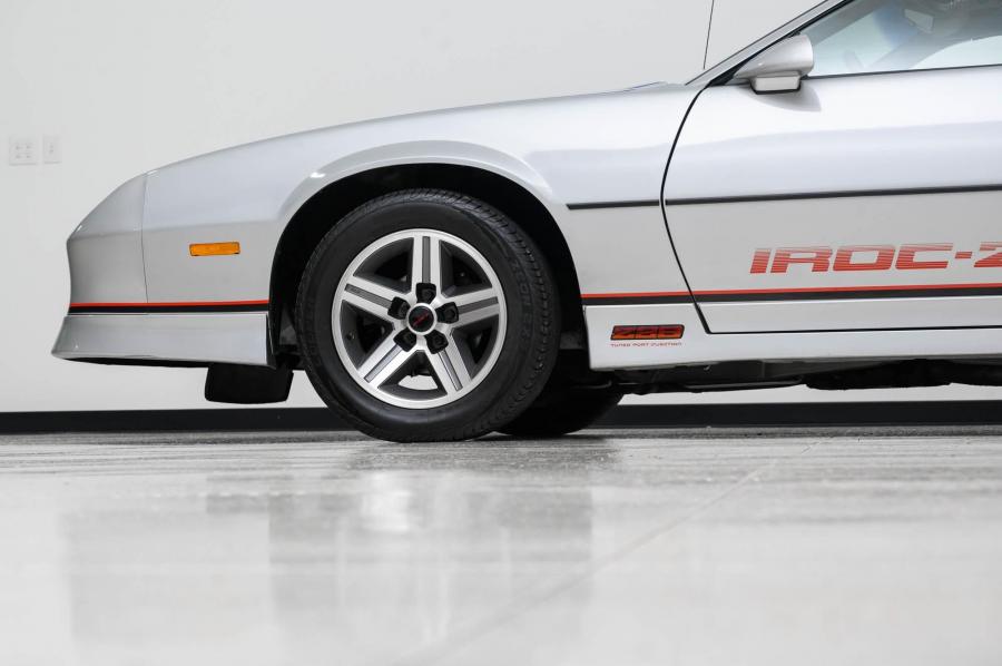 Детали экстерьера Chevrolet Camaro Z28 IROC-Z (1FP87) 1985 года  (фото 48 из 124)